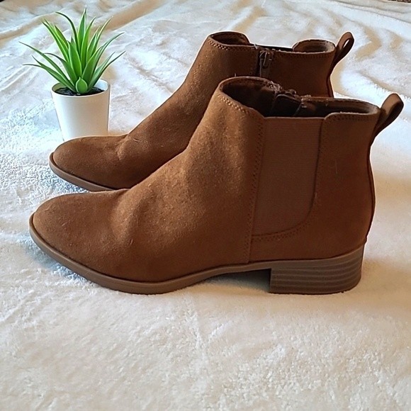 Womens Brown Faux Suede Ankle Boots Size 7 Zip Up Boho Fall Winter Booties - Picture 1 of 8